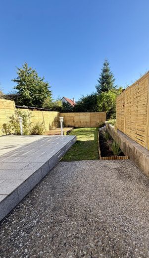 منزل شبه منفصل مُجدّد بحديقة – 100 م² مساحة سكنية، مرآب في تسيرندورف – Gartenbereich mit Terrasse 