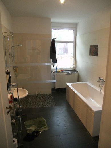 Bad mit Dusche u. Wanne