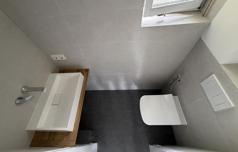 Esclusivo appartamento d’epoca di 146 m² completamente ristrutturato in posizione privilegiata a Göppingen–elegante, moderno, unico – WC