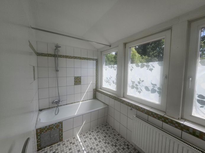 Bauernhaus mit bezauberndem Garten – Badezimmer DG