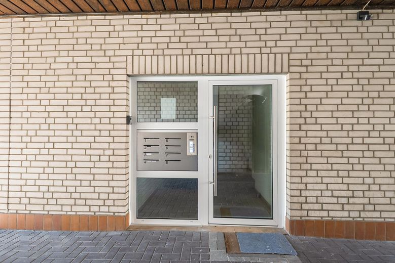 Modernisierte 3-Zimmer Erdgeschosswohnung in Köln Worringen direkt am Rhein – Haustür