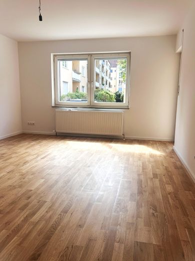 Sanierte helle 3 Zimmerwohnung mit Balkon – Zimmer 2