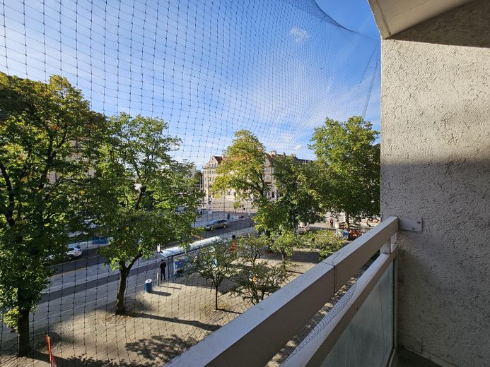 Appartamento con 3,5 locali, completamente ristrutturato, con balconi a Laim – Ausblick