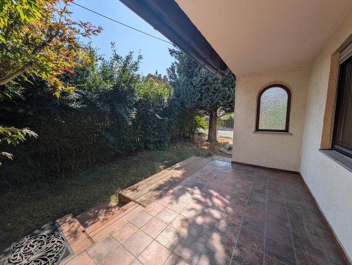 بدون عمولة + + منزل منفصل مكوّن من وحدتين سكنيتين، مع تراس جميل وشرفة وحديقة ومرآب – Terrasse EG