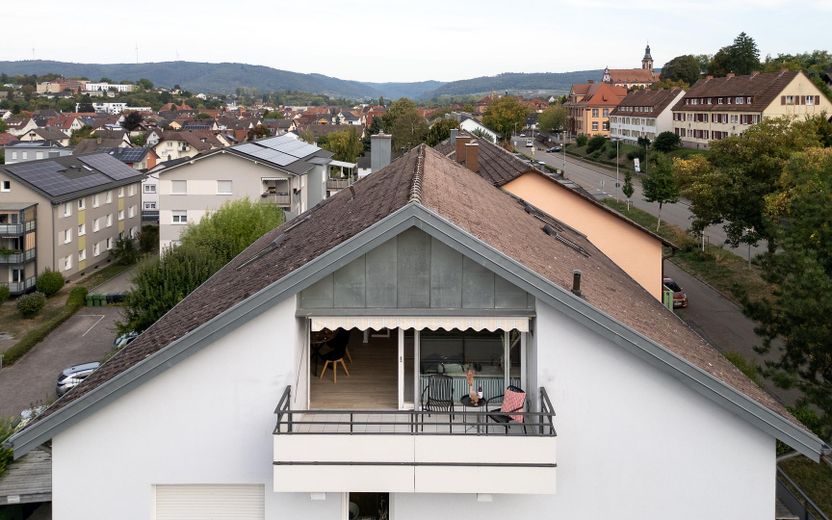 Frisch renovierte und bezugsfertige 3-Zimmerwohnung inkl. Parkplatz und mega Aussicht – Balkon