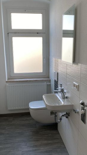 3 Zimmerwohhnung mit Einbauküche und Gartenanteil – WC  mit Waschmaschinenanschluß