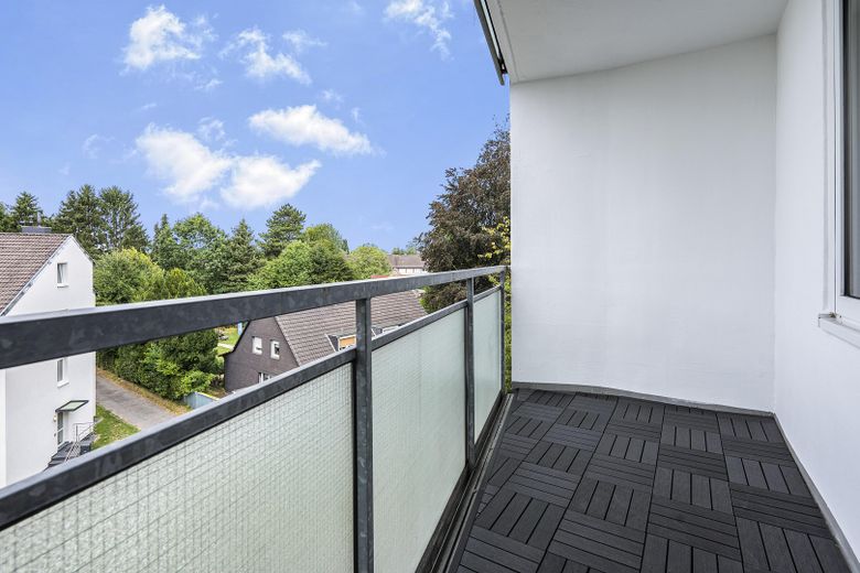 Frisch renovierte 3-Zimmer-Wohnung mit Balkon und Aufzug – sofort einziehen, provisionsfrei – Foto 2