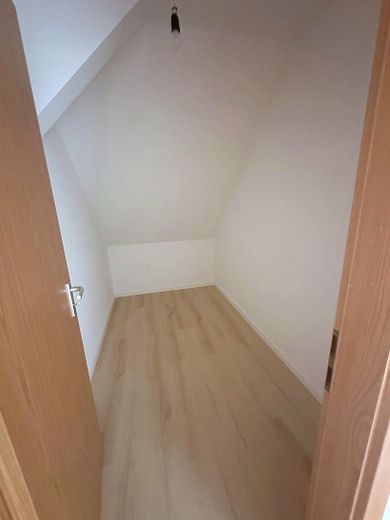 Ruhig wohnen nahe dem See: Helle 3-Zimmer-Dachgeschoss-Wohnung mit Balkon in Zossen – Abstellraum