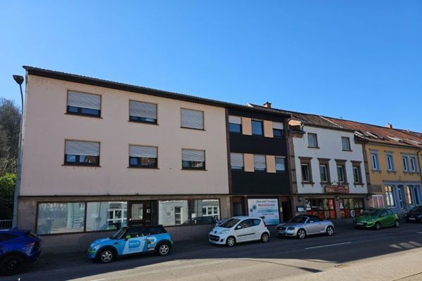 Attenzione per ristrutturatori !! 2 1/2 case plurifamiliari con edificio annesso a prezzo d’occasione !
