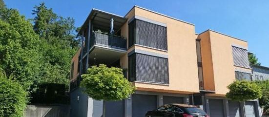 Wohung an herrlicher Waldrandlage – Hausfront Wohnung links unten