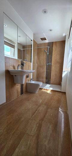 More than a house: exceptional property with plenty of space for living, working and your own ideas – Bad 1. OG