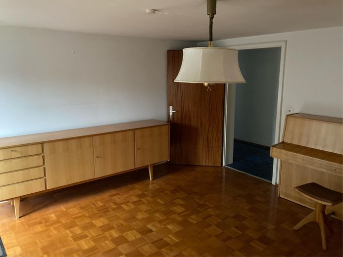 CASA PLURIFAMILIARE VERSATILE CON POSSIBILITÀ COMMERCIALE E POTENZIALE DI AMPLIAMENTO – Essen 1 OG