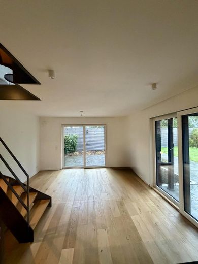 Modernes Endhaus am Brabandkanal mit großem Garten, Dachterrasse und Wellnessbereich – Offener Wohn-Kochbereich EG