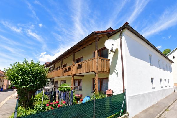 Casa plurifamiliare con più unità abitative, garage, giardino, balcone