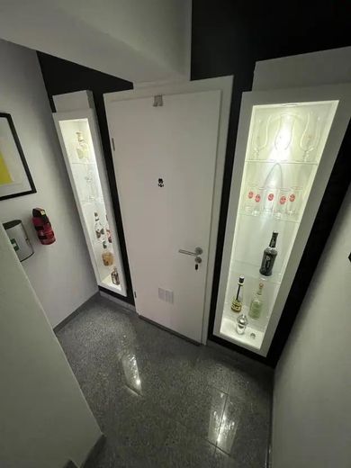 Piso split-level de alta calidad con carácter de casa en una ubicación privilegiada de Junkersdorf – Flur UG + Abstellkammer