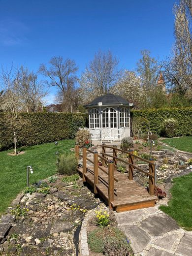 Sehr gepflegtes 4-Familien-Wohnhaus mit großem Gartengrundstück in Top Wohnlage von CR – Gartenansicht