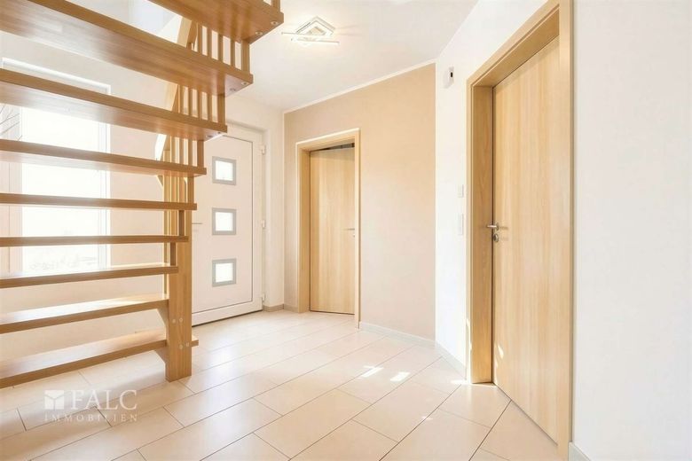 +++ Kapitalanlage mit Weitblick: Zweifamilienhaus im Grünen +++ – Flur unten Whg. 2c