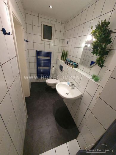 Sehr schöne 3 Zi.-Whg., möbliert. Mit gr. Dachterrasse zur Gemeinschaftsnutzung. – 678736779f4ddeefc0c2931827c99cefaa81f144.jpg