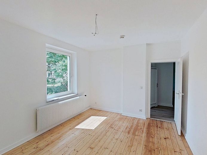 Un luogo in cui sentirsi bene: appartamento al piano terra di 2 locali con bagno con vasca – Ansicht II: Wohn- und Esszimm…