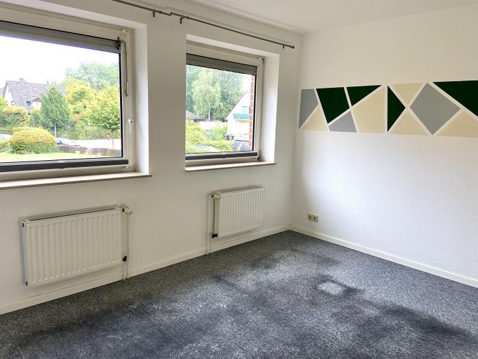 إطلالة على المساحات الخضراء عند غابة المدينة – Fenster abschließbar