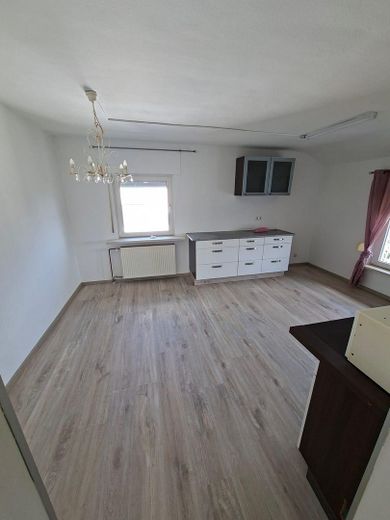 Renovierte 3-Zimmer-Dachgeschosswohnung mit Einbauküche in Erlensee – ab sofort verfügbar – Foto 5