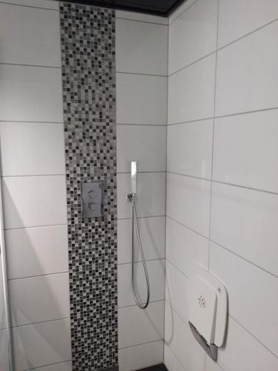 Esclusivo appartamento di 4 locali con ampia terrazza, balcone e posto auto nel parcheggio sotterraneo in posizione privilegiata – Foto 12