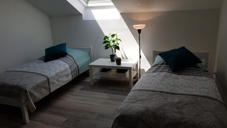 Helle, kernsanierte 3 Zi. Whg, WG geeignet – Großes Schlafzimmer