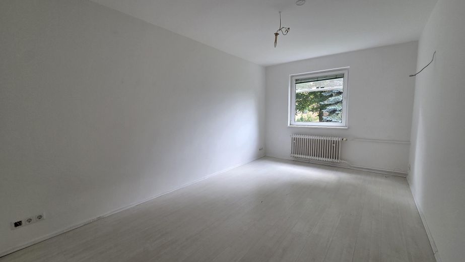 Rarität für Wassersport- und Naturfreunde in Gatow - Wohnen mit direktem Wasserzugang zur Havel – Blick in erste Schlafzimmer 