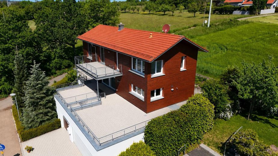 Casa unifamiliare indipendente in una posizione speciale ai margini dei campi, con ampie superfici terrazzate – Freistehend, Feldrandlage