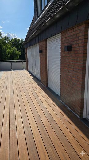 Neuer Boden und Beleuchtung