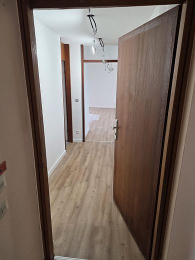 Frisch renovierte 1-Zimmer-Wohnung mit Wintergarten & Stellplatz in Ludwigsburg-Neckarweihingen – Foto 5