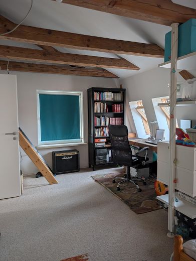 Gemütliches Haus fußläufig zum Tierpark - provisionfrei – Arbeitsbereich im Schlafzimmer