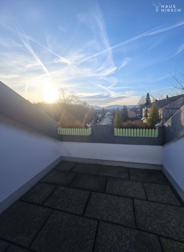 Gemütliche Dachgeschosswohnung mit Balkon und Traumblick! – Balkon