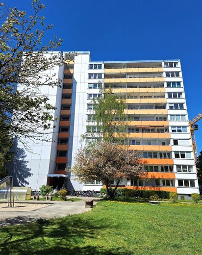 Großzügige 3 - Zimmer Wohnung mit Weitblick - inklusive Garagenstellplatz – Gebäude