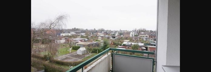 Stilvolle, gepflegte 3-Raum-Wohnung mit Balkon in Ac-Forst, WG-geeignet – Balkonblick