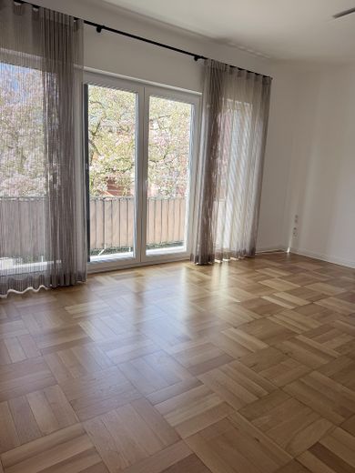 Приваблива орендна квартира з кондиціонером – доступна негайно – Wohnzimmer