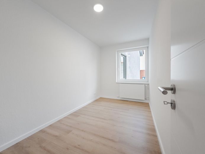 Blick auf die Andreaskirche – sanierte 3-Zimmer-Wohnung, Hildesheim Altstadt – erstes Zimmer links