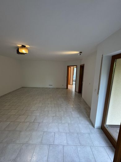 Helle 2.5 Zimmerwohnung in Gottmadingen mit Terrasse, provisionsfrei – großes Wohnzimmer 