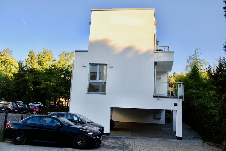 Ansicht inkl. Parkplatz