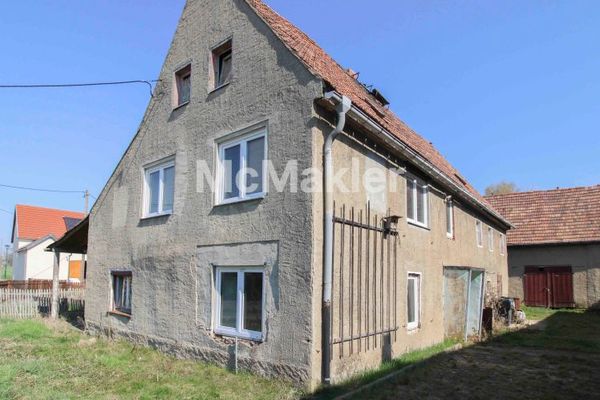 Large plot with barn – ideal new-build or renovation opportunity
