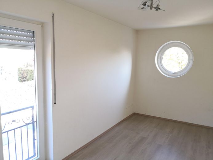 Kronberg’in en iyi konumu, sakin + aydınlık, 6 oda, 3 teras, ankastre mutfak, klima, sauna, FIS otobüs durağı – Kinderzimmer1