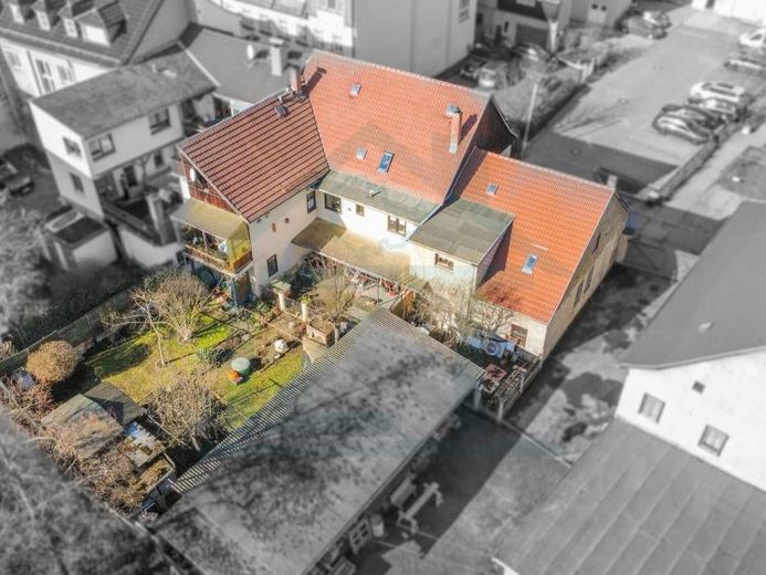 Lots of space in the center! Saalfeld townhouse (180m²) with garden, garage & expansion reserve – Foto 1
