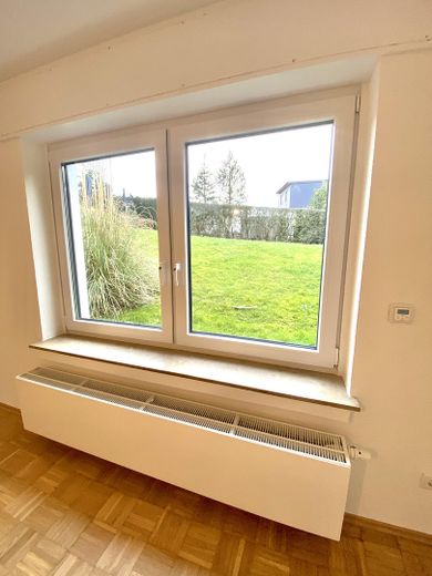 Helle 2-Zimmer-Erdgeschoss-Einliegerwohnung (60m2) – ALLES inklusive ab 15. Juli frei – Wohnzimmer