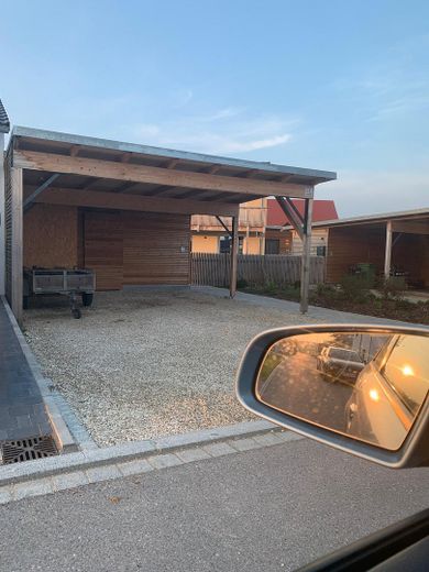 Interesujący dla inwestorów! Ekologiczny dom bliźniaczy w Brunn – Carport