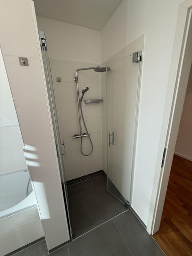 Exklusives Penthouse in der Wasserstadt Hannover-Limmer mit Blick ins Grüne / Keine Maklergebühren – Badezimmer