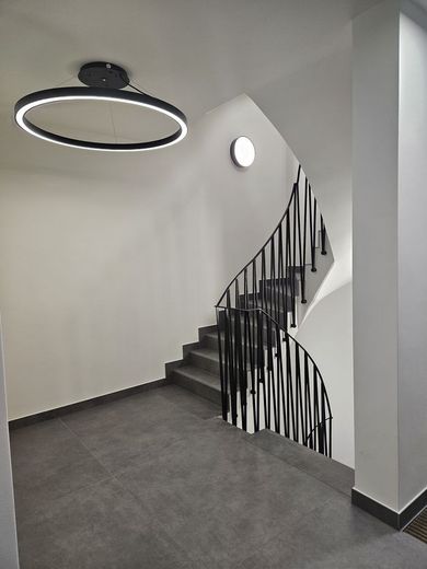 4 Zimmer Wohnung mit direktem Spreeblick und Weitblick über die Stadt – Treppenhaus