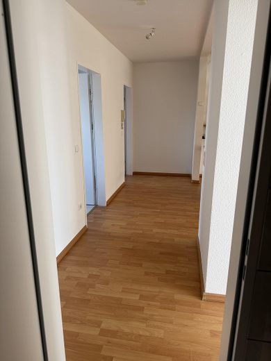 Blick vom Bad in den Flur