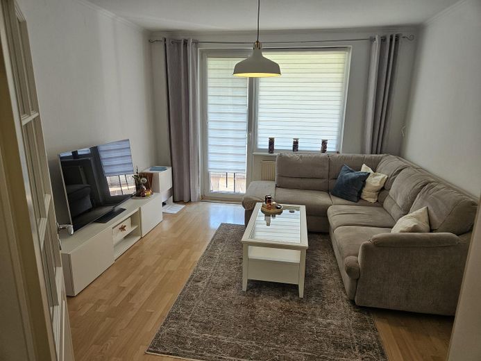 Diese gemütliche 3-Zimmer-Wohnung liegt zentral in Lübeck nahe der Autobahn – Wohnzimmer
