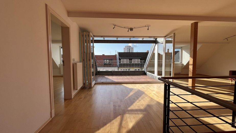 Außergewöhnliche 248 qm große Maisonette-Wohnung (4.OG & DG) mit Terrasse/Balkon/Loggia nahe Ku´damm – Blick auf die Terrasse im DG