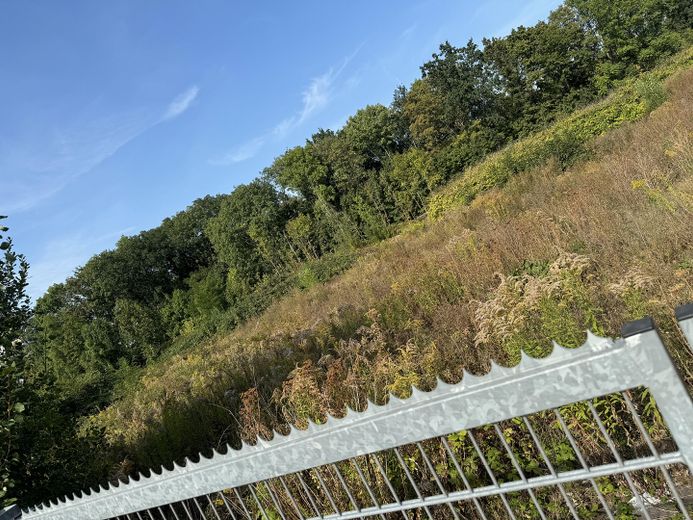 Op 01.10.26!!! Woningbouwgrond: 7.615 m² BVO met bouwvergunning. – Stadt- und Naturlage